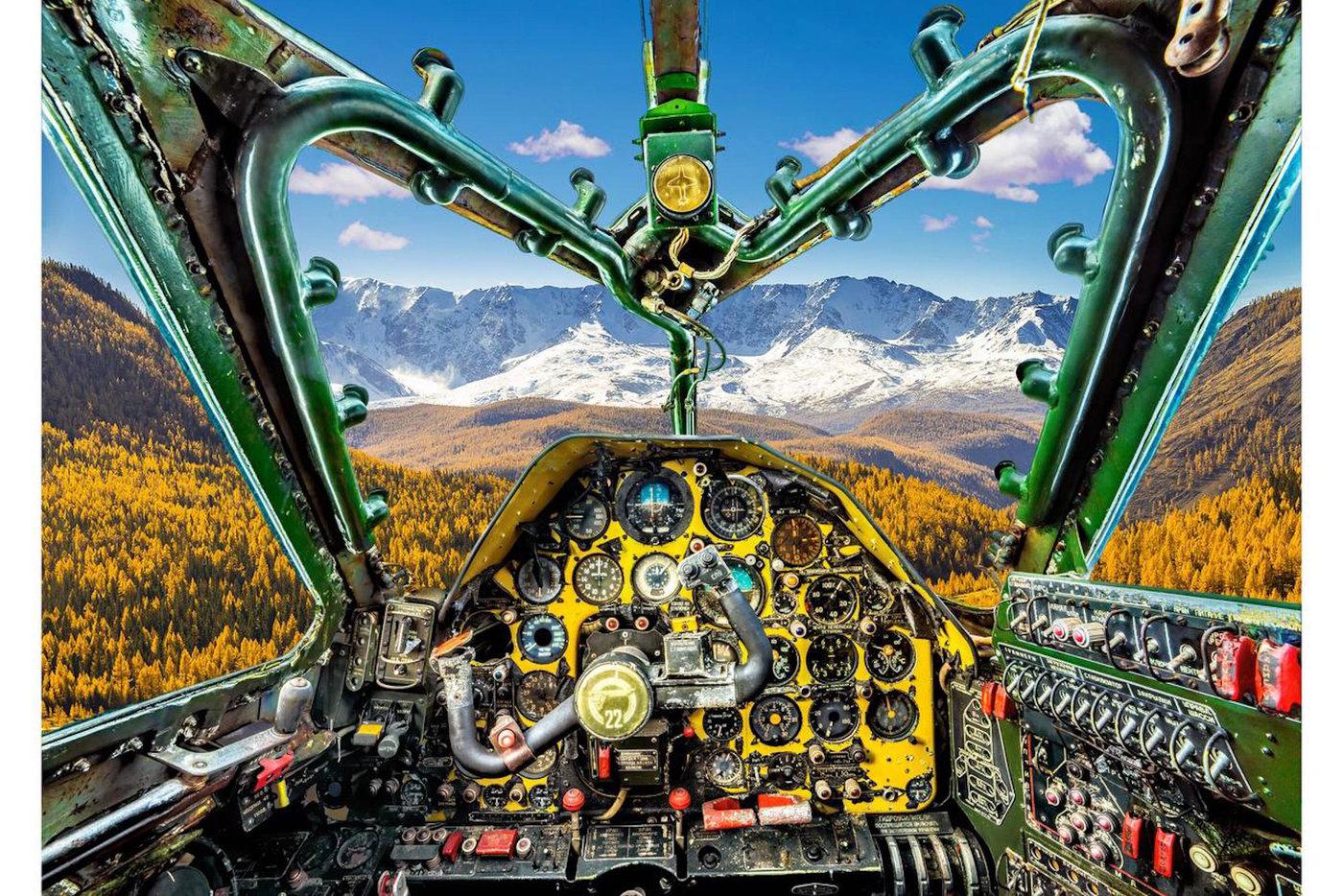 Ту-22 – советский дальний тяжёлый сверхзвуковой самолёт конструкции КБ "Туполев"