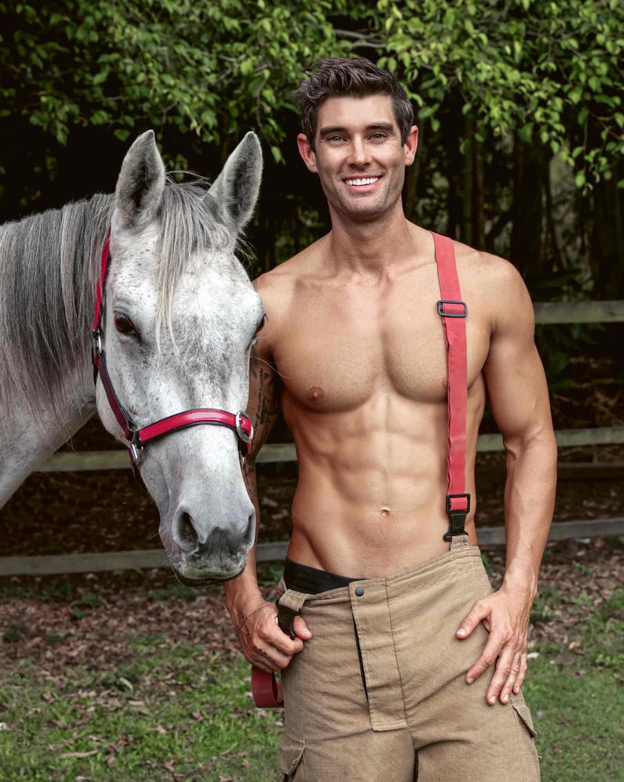 Огнеборец и лошадь