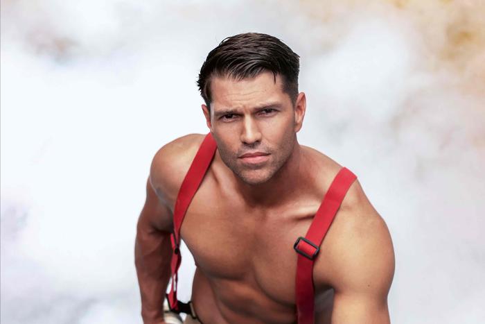 "Не понаслышке знаем, каково это – бояться огня": австралийские пожарные разделись ради животных