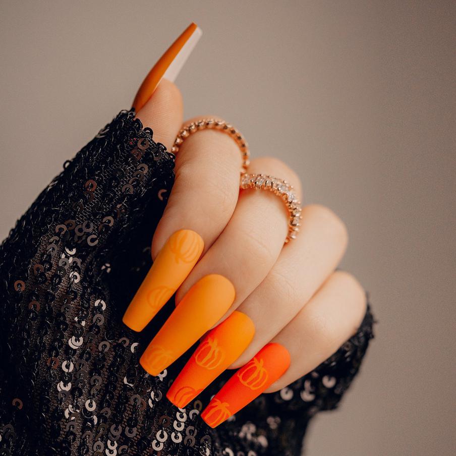 Оранжевый тыквенный цвет – беспроигрышный и яркий вариант.