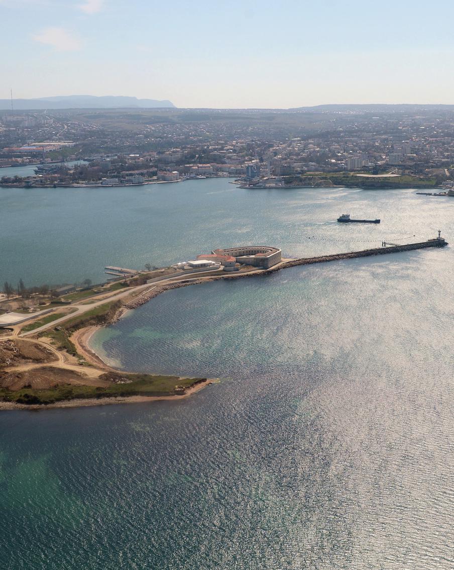 В Севастополе отражают вероятную атаку подводных диверсантов ВСУ