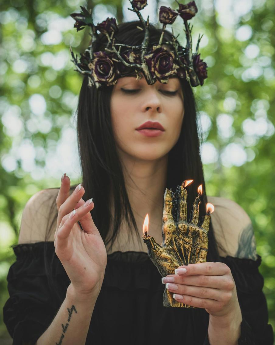 Старайтесь вести себя как настоящая ведьма – это будет эффектно.