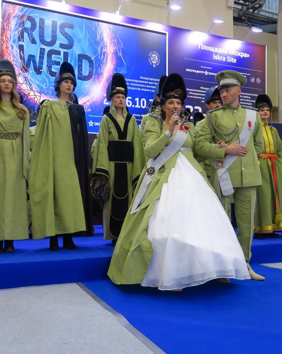 Королева сварки показала свою первую необычную коллекцию одежды