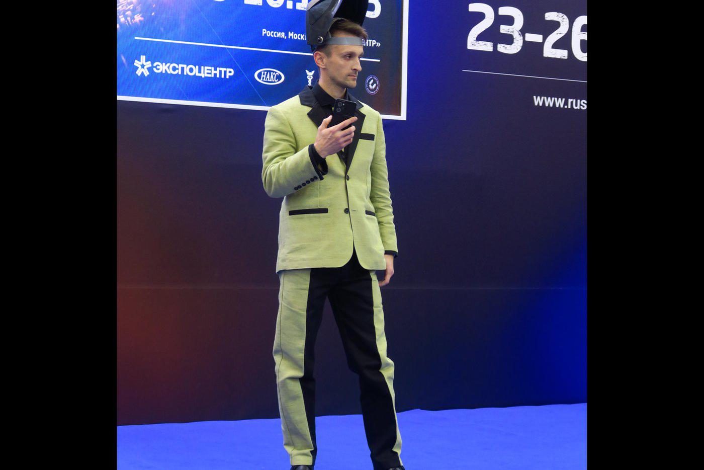 Деловой костюм: на случай, если обстановка во время переговоров накалится.