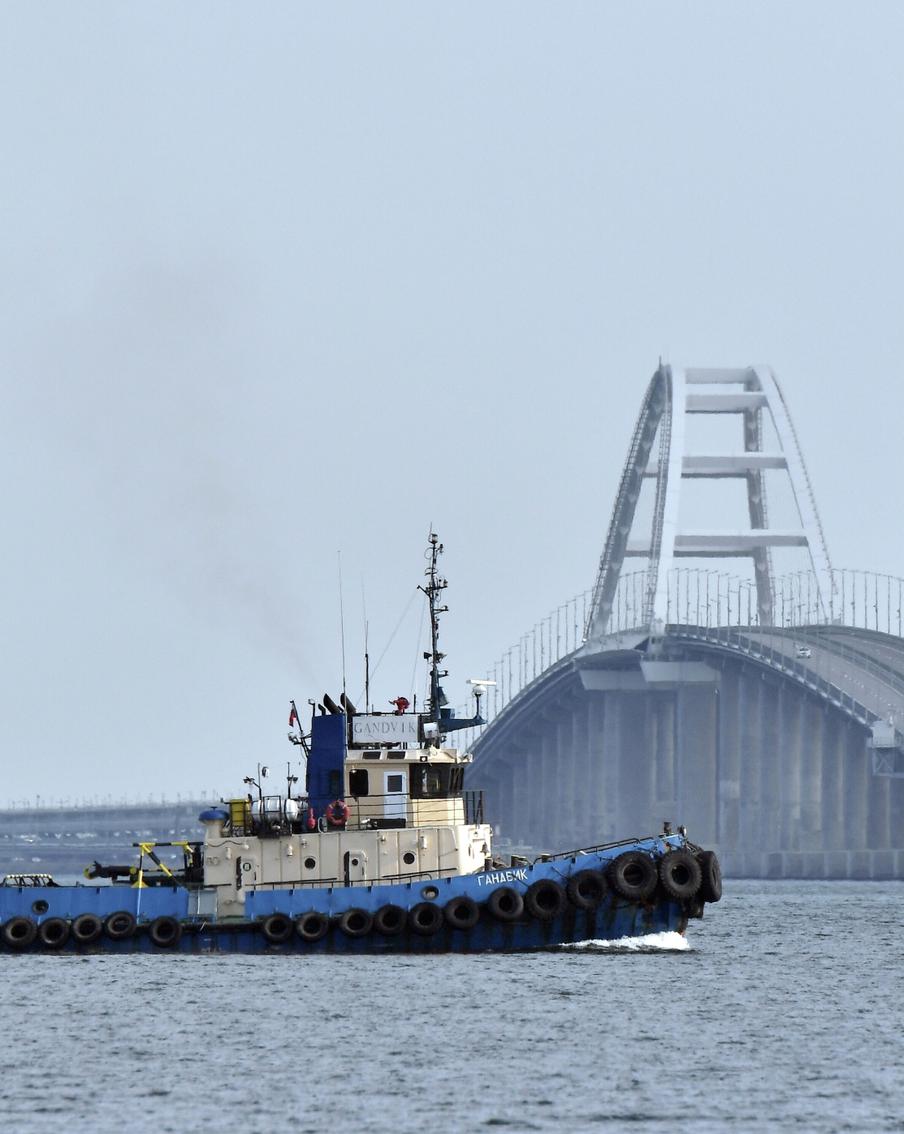 Украина пригрозила, что может атаковать Крымский мост