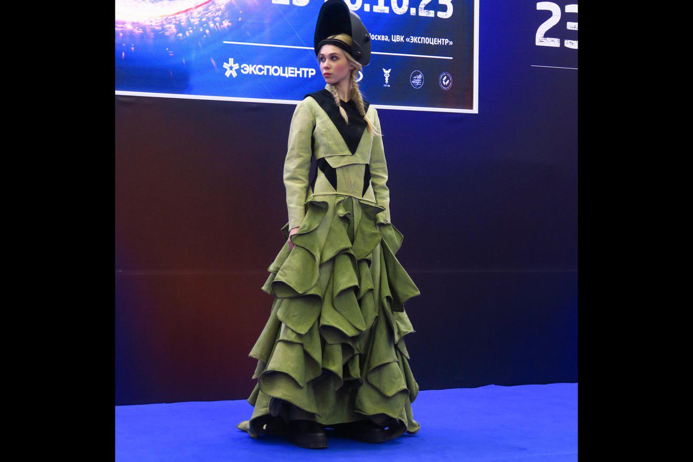 Вечернее платье: в нём можно пойти в ресторан и варить тоже можно. Всё можно.