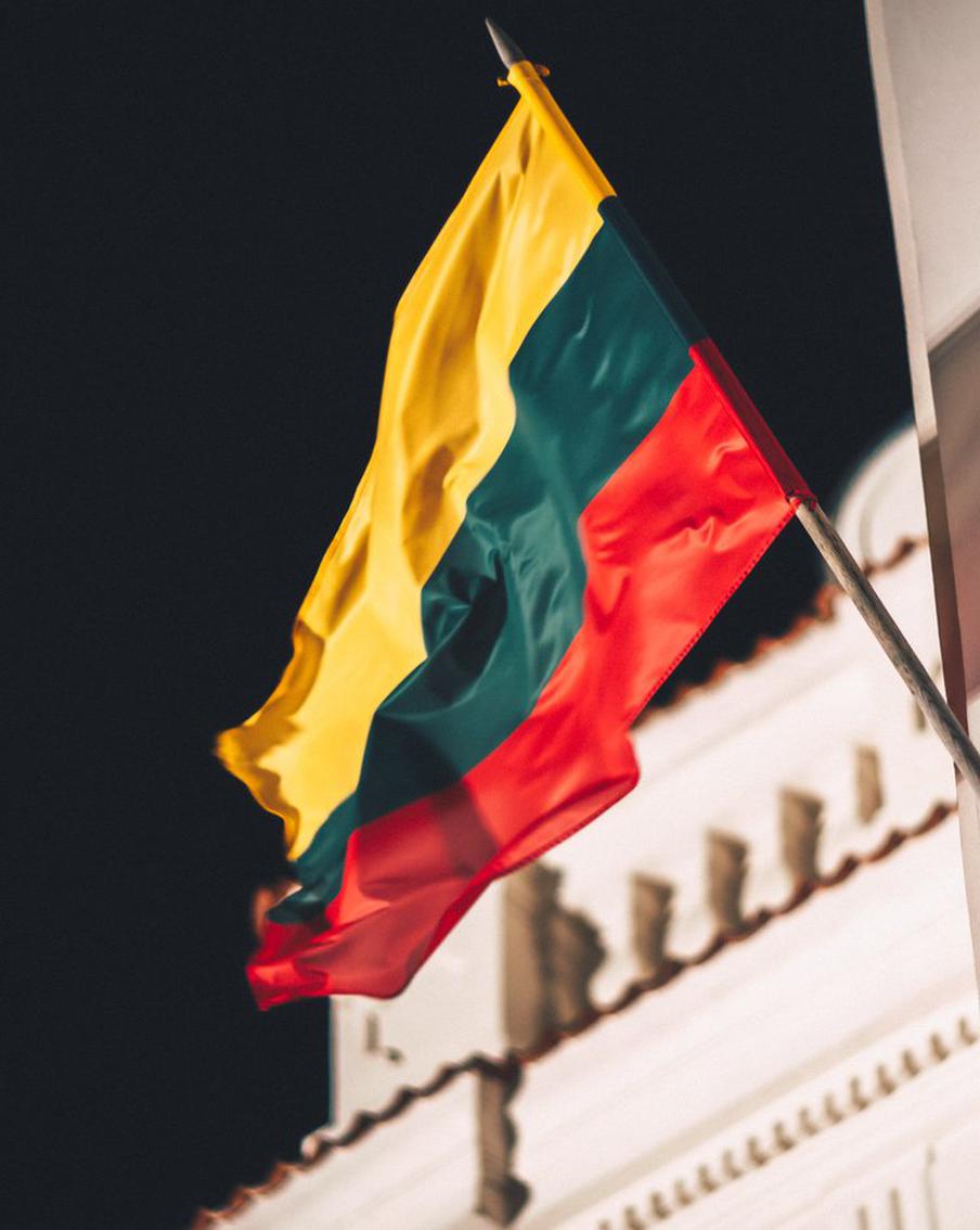 Табличка стала причиной протеста Литвы и Эстонии к России