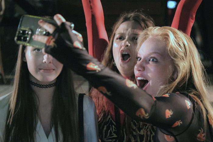 Три подруги-нимфы рвутся в Москву, но их немного заносит на поворотах