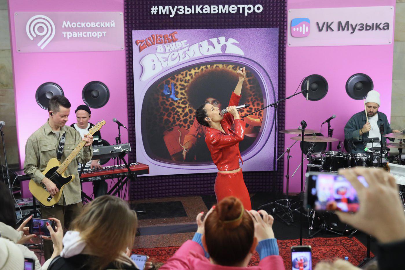 В таком амплуа предстала Юлия после того, как скинула парик