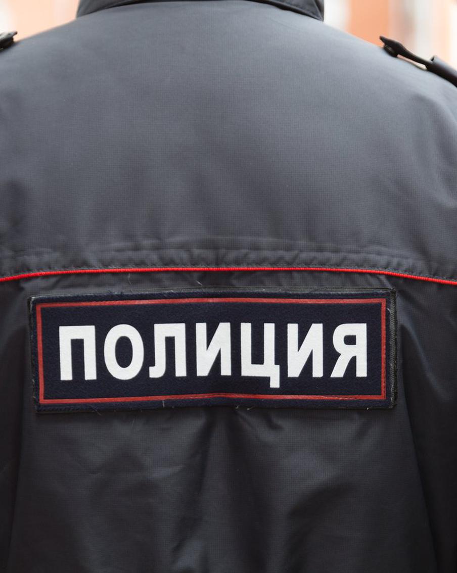СК начал проверку после угроз детей мигрантов зарезать школьницу