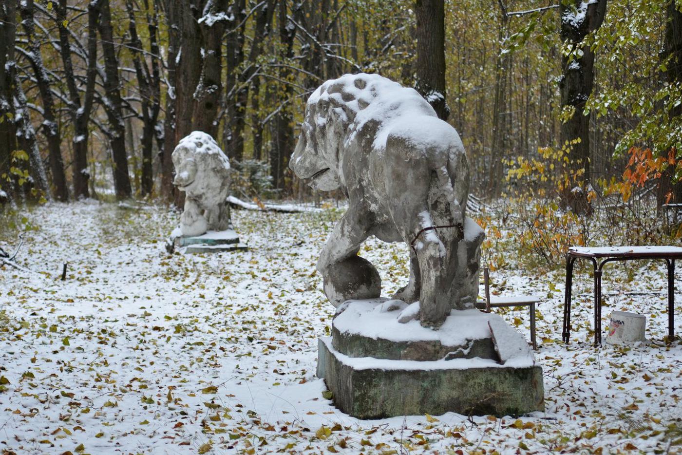 Каменные львы Ивана Жолтовского.