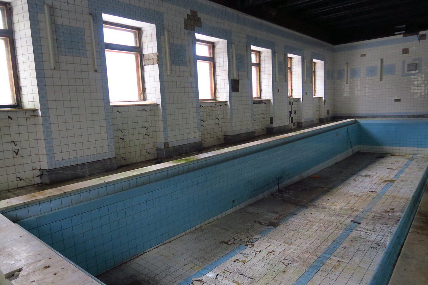 Бассейн был сделан в пристройке в 1970-е годы.