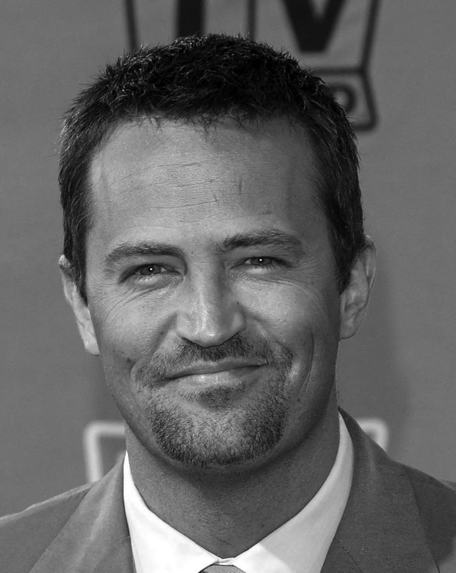 Прощай, Чендлер. На 55-м году жизни умер звезда сериала "Друзья" Мэттью Перри