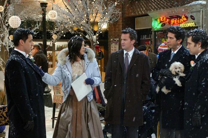 Звезда ситкома "Друзья" Мэттью Перри утонул в джакузи – мир скорбит