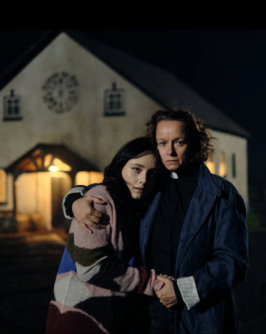 Деревенское проклятье должно быть снято! В Сети вышел мистический сериал "Сожжённые девочки"