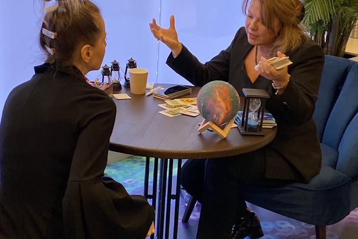 Хотите узнать, "попрёт" ли стартап? Извольте отстоять в очереди к бизнес-тарологу три часа!