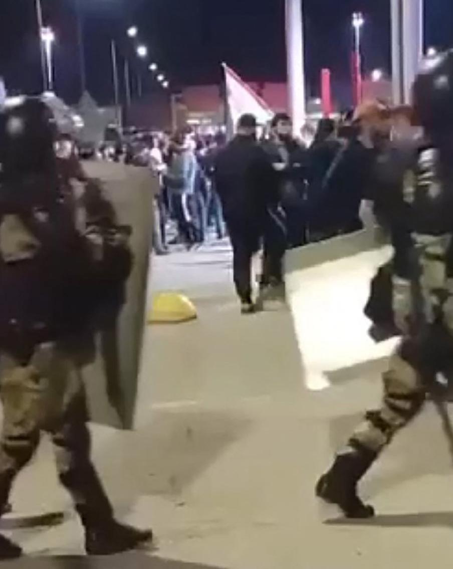Десятки людей пострадали в результате беспорядков в Махачкале