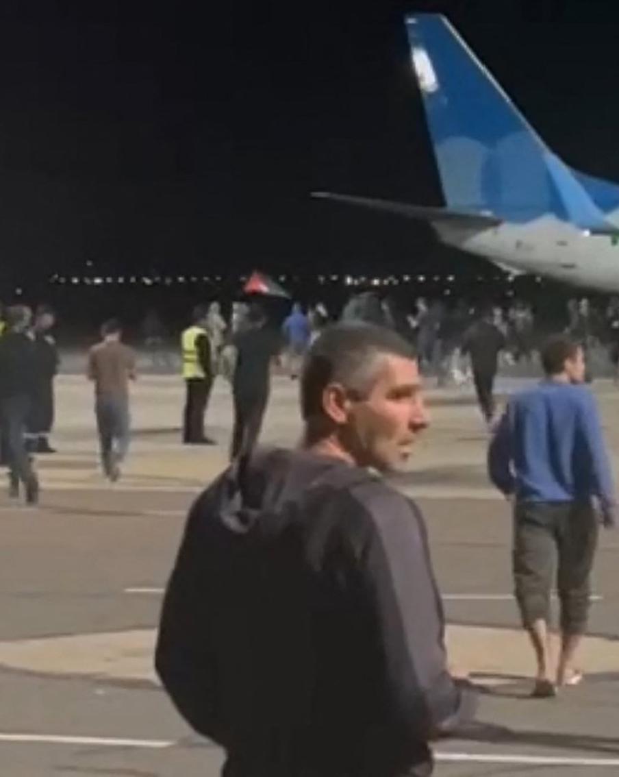 Работу аэропорта Махачкалы восстановят в ближайшие дни