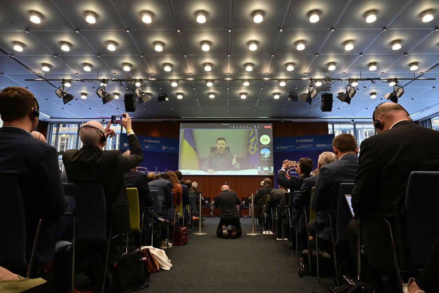 Экс-премьер Украины назвал условием для визита Зеленского в Москву решение США