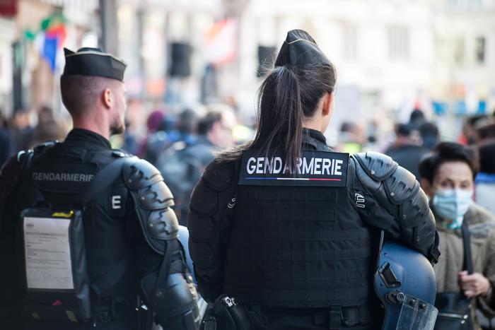 Франция заявила о намерении выслать из страны десятки россиян