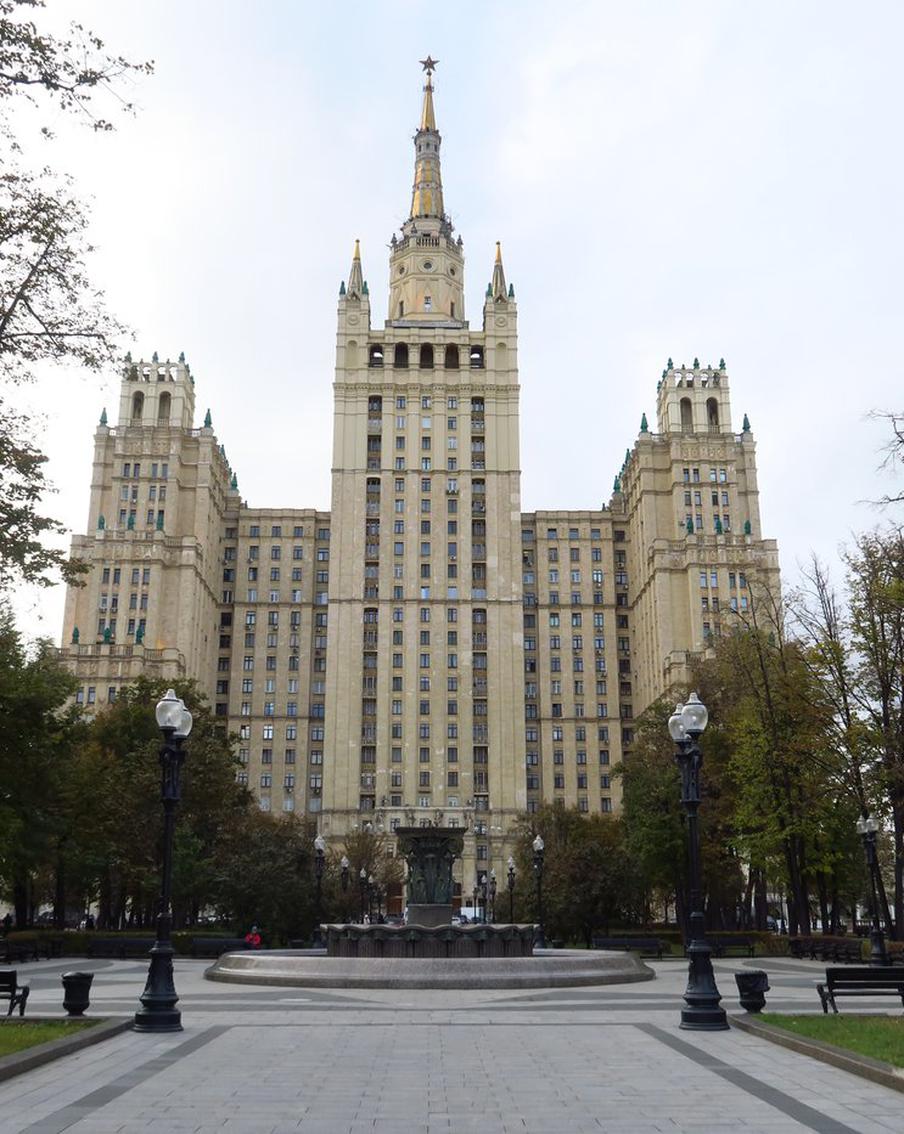 "Архнадзор" призывает спасти высотку: жилой дом на Кудринской площади давно нуждается в капремонте