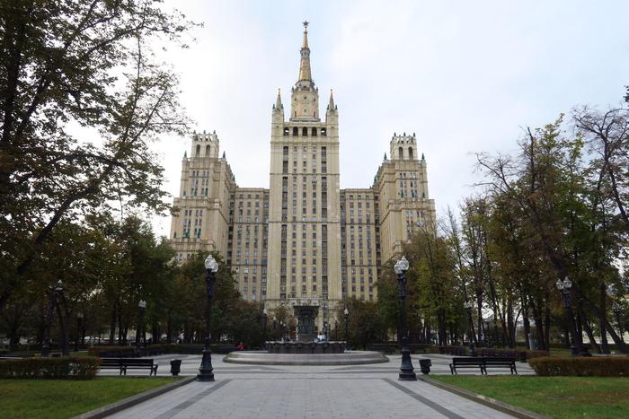 "Архнадзор" призывает спасти высотку: жилой дом на Кудринской площади давно нуждается в капремонте