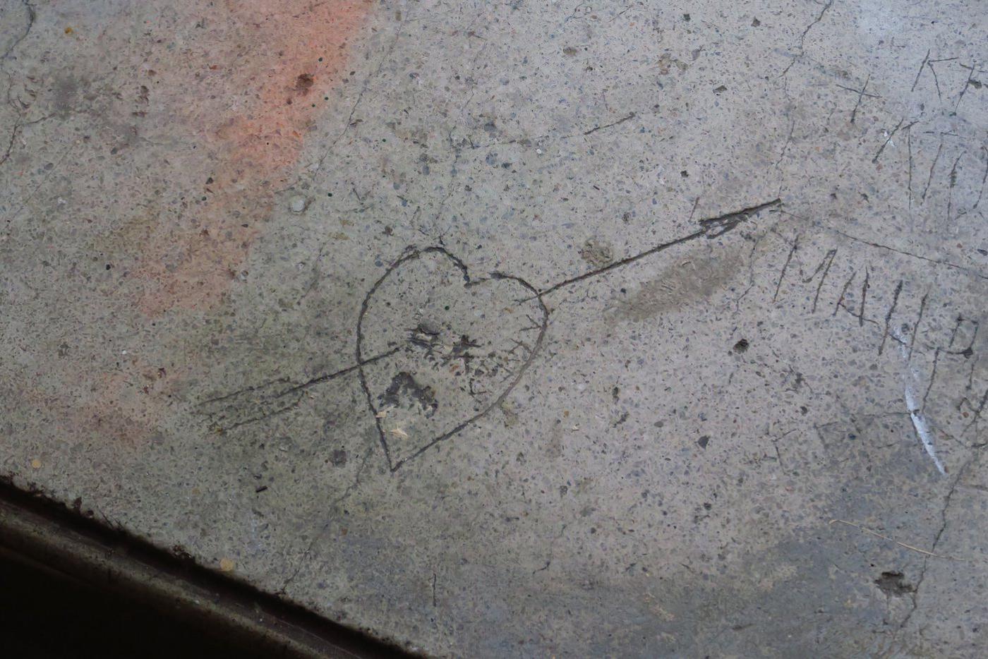 "Народное творчество" на подоконниках.