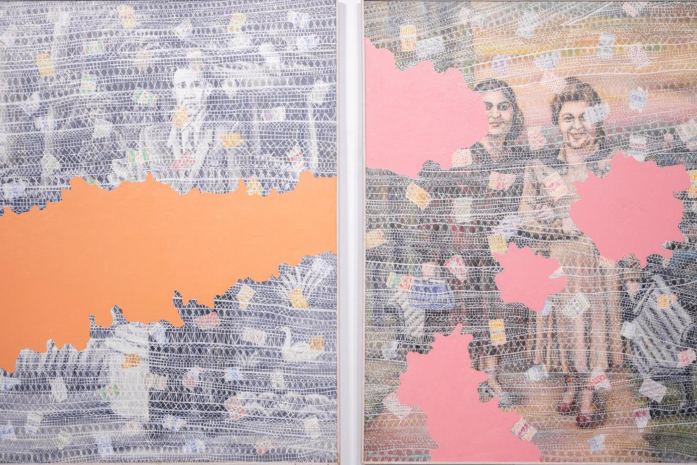 "На отдыхе", 1989 год. Художник "завесил кружевной занавеской" курортные снимки и закрыл их цветными фантиками, чтобы показать: фото очень важны, их нужно бережно хранить.