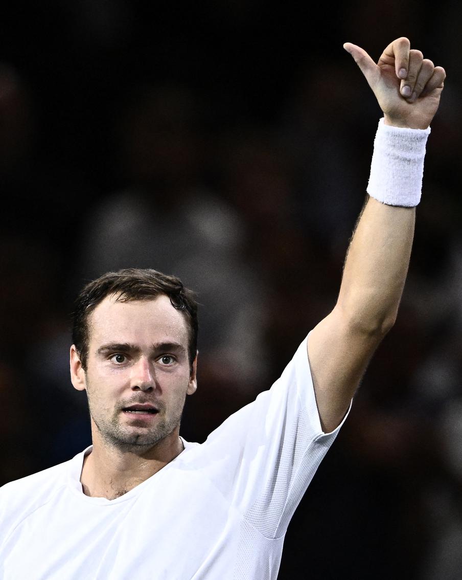 Занимающий 45-е место в рейтинге россиянин сенсационно обыграл Алькараса