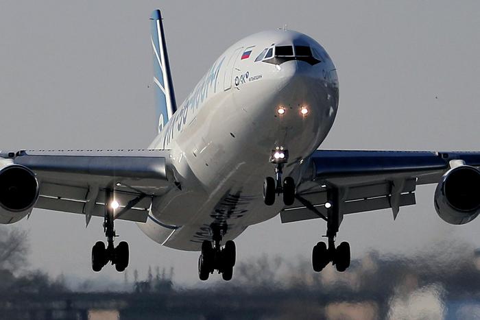 Опытный образец самолета Ил-96-400М впервые поднялся в воздух