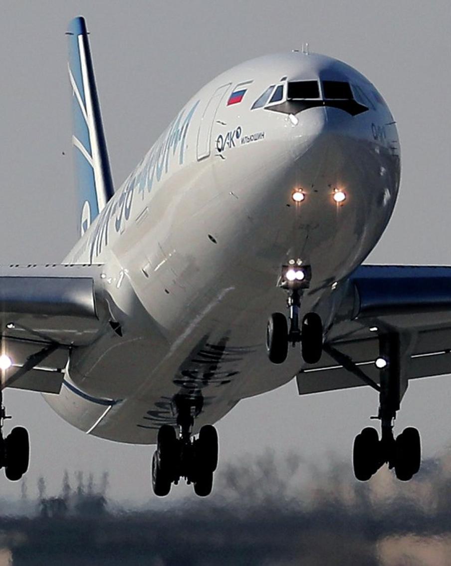 Опытный образец самолета Ил-96-400М впервые поднялся в воздух