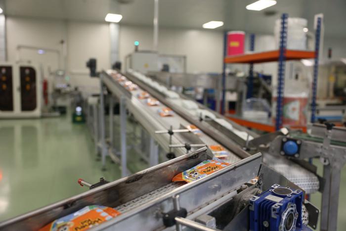 Современные технологии и пятиэтапный контроль: как в Московской области производят детские влажные салфетки