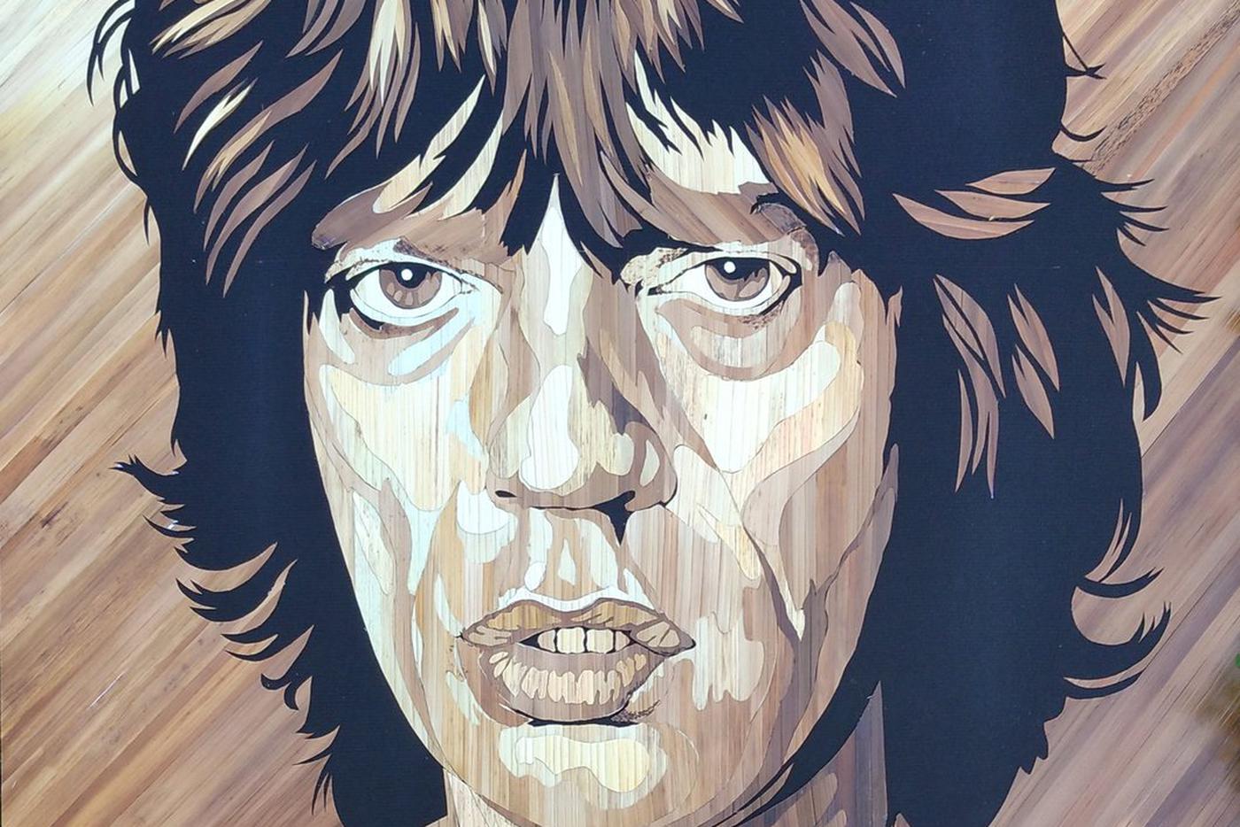 Тесную связь между Робертом Плантом и соломой показали в галерее "Тушино"