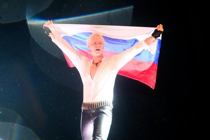 SHAMAN нажал на красную кнопку во время концерта