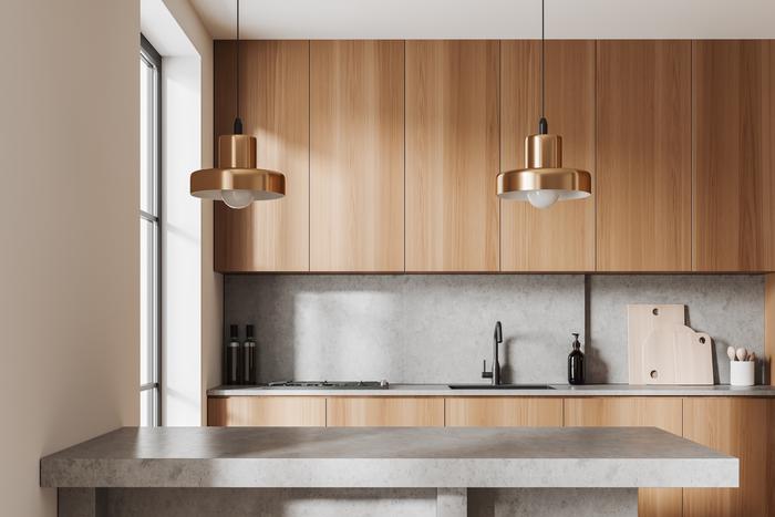 Светлые оттенки и тёплое освещение: какой дизайн кухни сегодня самый модный