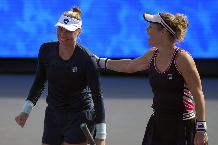 Вера Звонарёва не собирается уходить на пенсию: россиянка выиграла парный Итоговый турнир в 39 лет