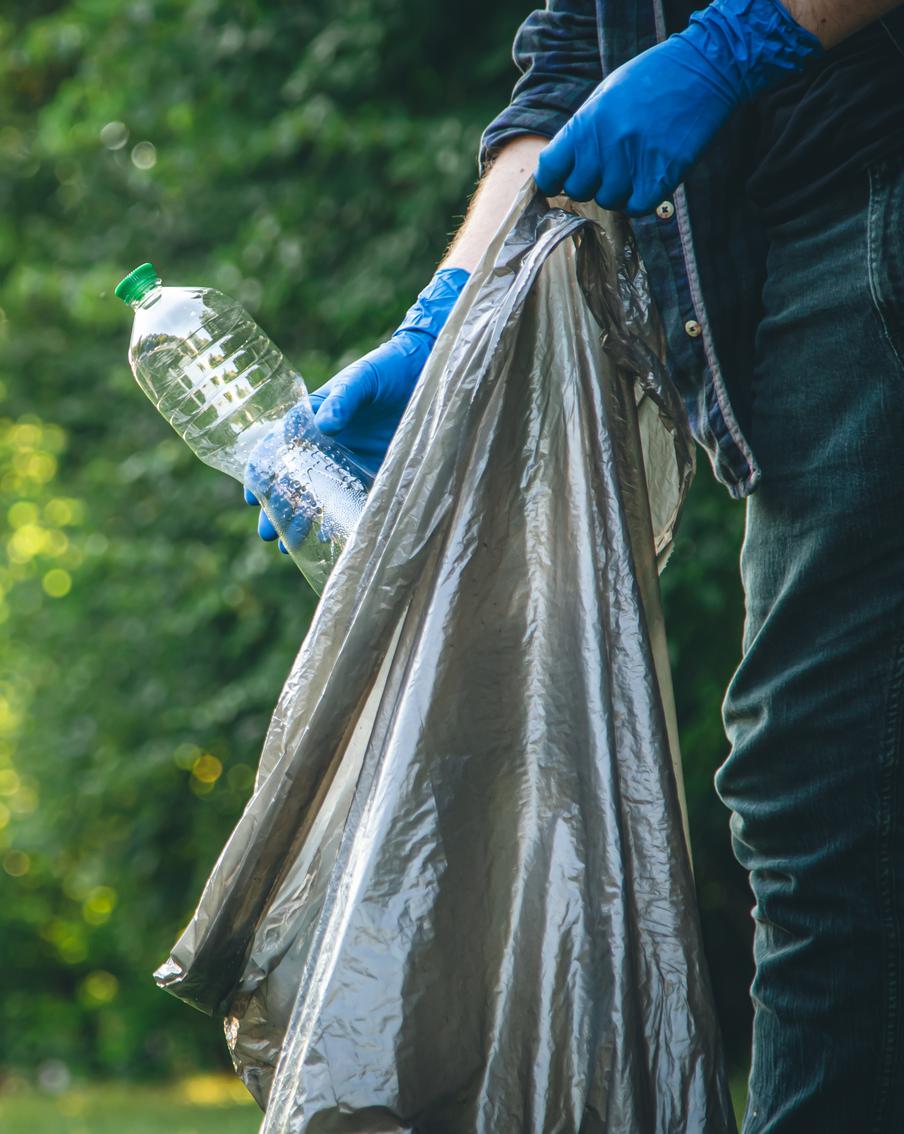 Свыше 850 навалов мусора было убрано в лесах Московской области с начала этого года