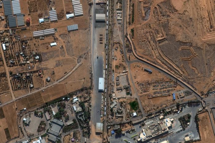 В Газу через КПП "Рафах" вошли около 30 грузовиков с гуманитарным грузом