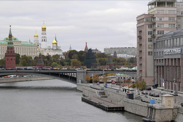 Попробуйте отгадать, в честь каких российских рек построены монументы