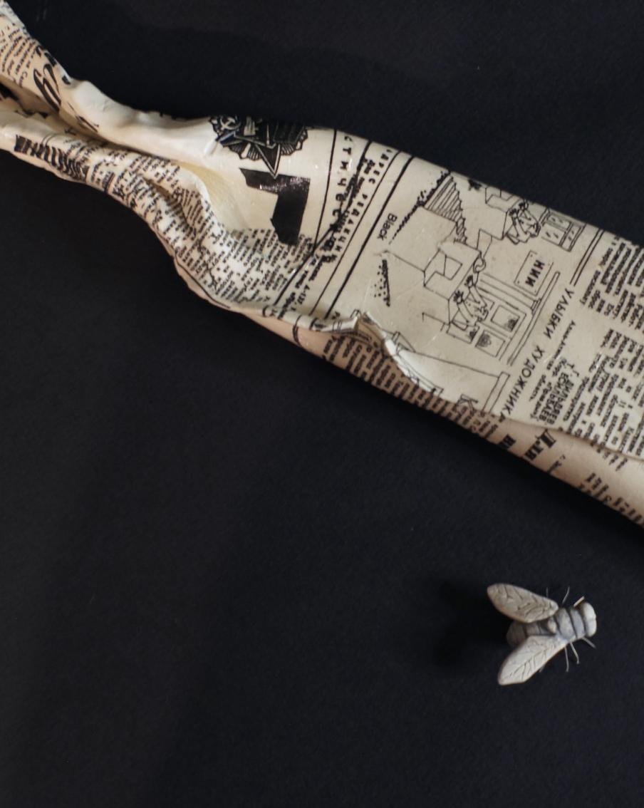 И муху убить, и хомяка согреть. На выставке в Москве показывают универсальность газет