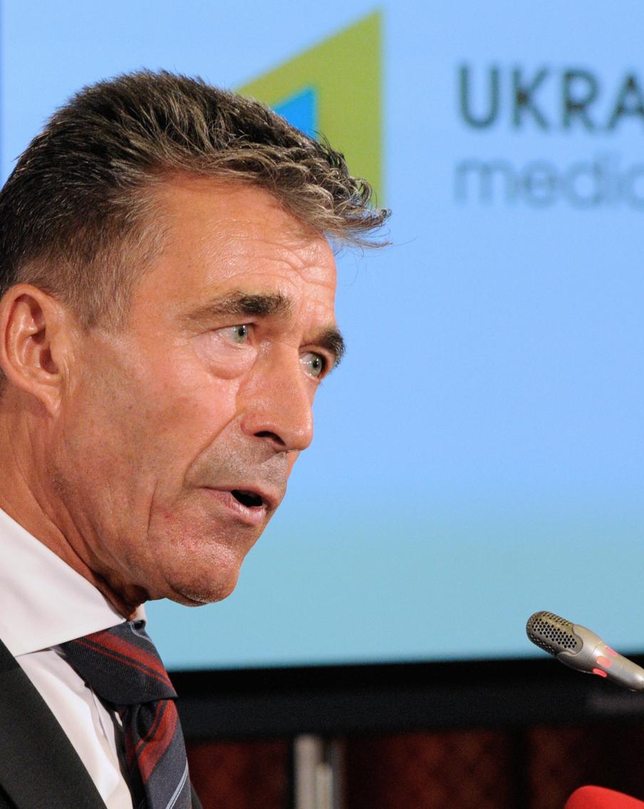 Германия удвоит военную помощь Украине, Расмуссен предложил принять её в НАТО