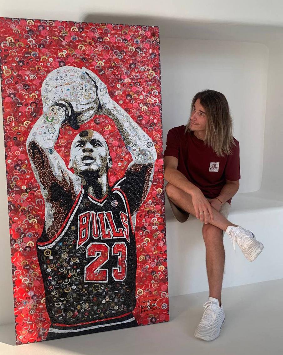 Баскетболист Майкл Джордан.