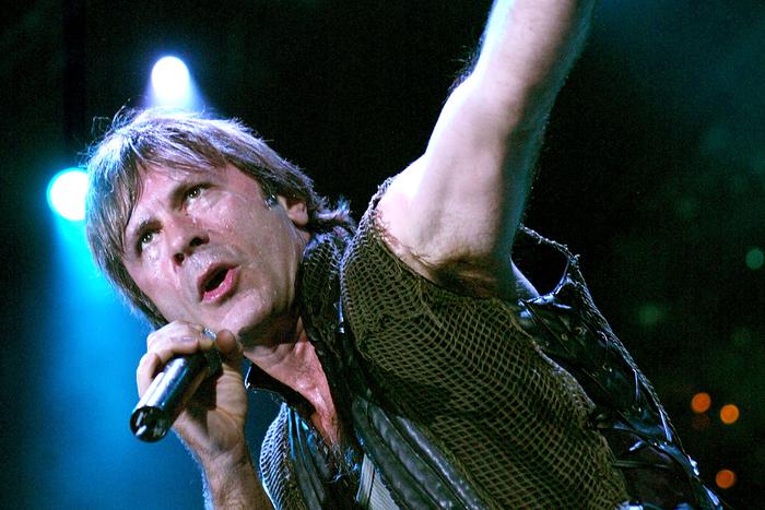 Фронтмен Iron Maiden Брюс Дикинсон исполнит песни ABBA