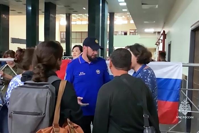 Первая группа эвакуированных из Газы россиян прибыла в Каир