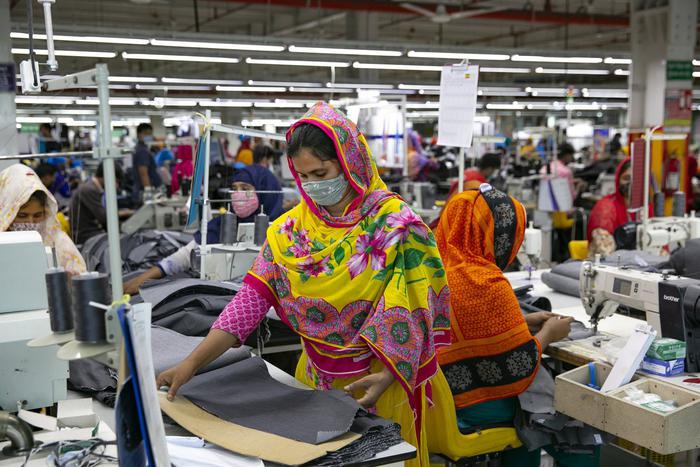 Брендовая одежда в России подорожает до 50%. К чему приведёт забастовка работников в Бангладеш