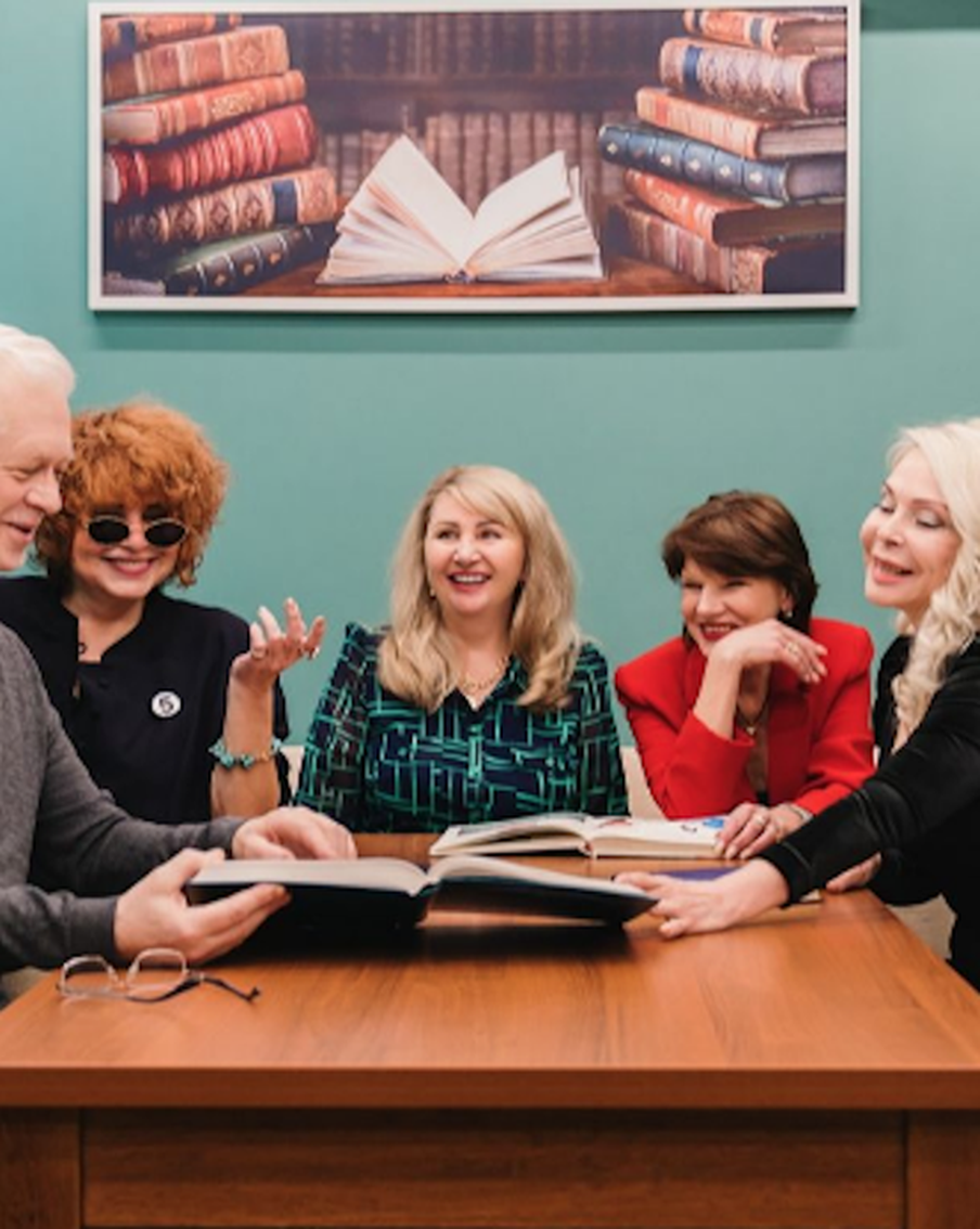 Центров "Московское долголетие", в которых могут встречаться пенсионеры, с каждым годом становится всё больше