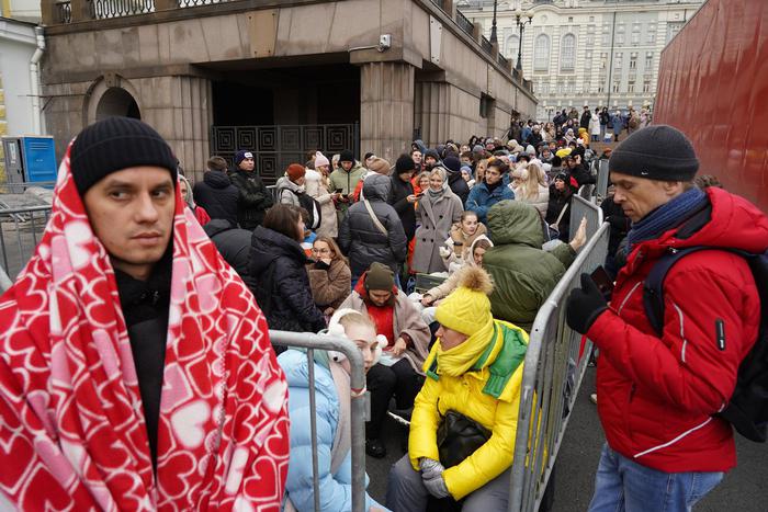 Прорваться к "Щелкунчику" любой ценой. Что происходит у Большого театра и как это изменить