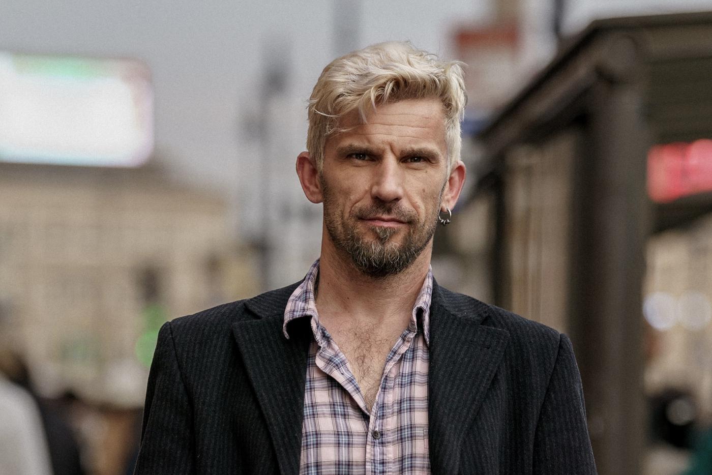 "Красив, бородат, хулиганист, а глаза добрые-добрые!": как таксист "с плохими зубами" стал сенсацией в Питере