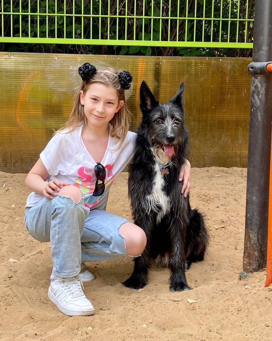 Одна из младших дочек Марии, Элена с Ирокезом