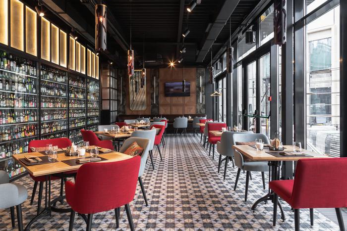 Столичные рестораны вынуждены менять ценники. Тогда почему посетители пока верны любимым местам?